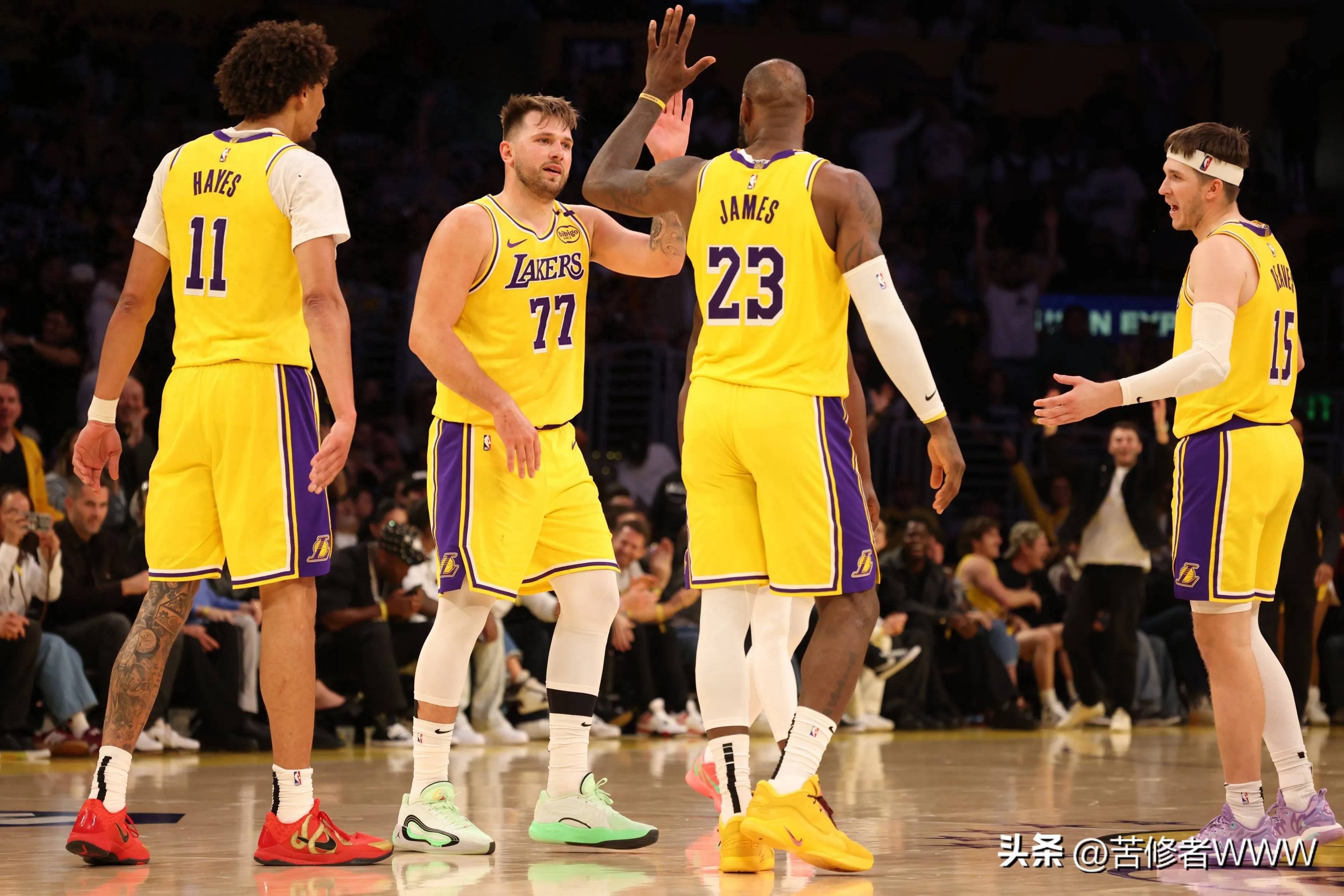 KOK体育官网-NBA湖人vs雷霆，詹姆斯绝杀领先