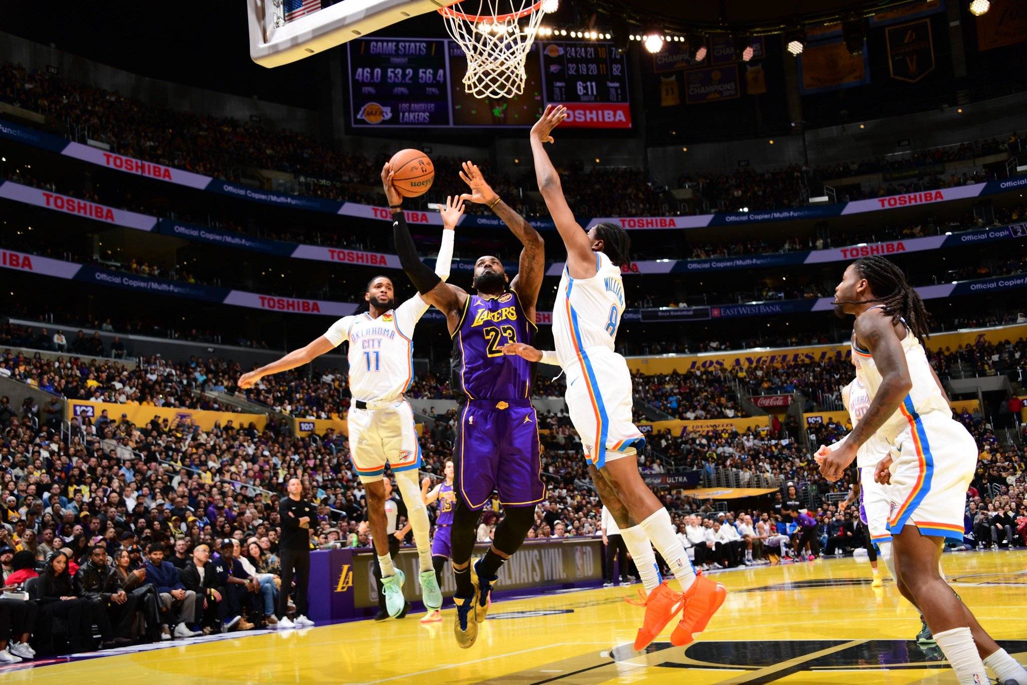 NBA湖人vs雷霆，詹姆斯绝杀领先